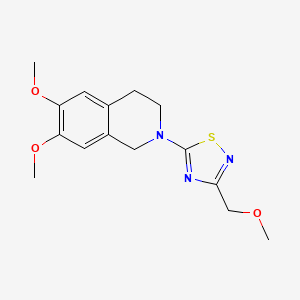 molecular formula C15H19N3O3S B12269328 6,7-Dimethoxy-2-[3-(methoxymethyl)-1,2,4-thiadiazol-5-yl]-1,2,3,4-tetrahydroisoquinoline 