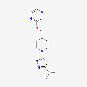 2-({1-[5-(Propan-2-yl)-1,3,4-thiadiazol-2-yl]piperidin-4-yl}methoxy)pyrazine