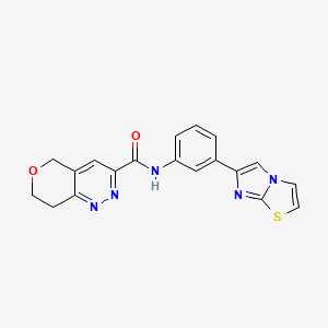 molecular formula C19H15N5O2S B12270417 N-(3-{imidazo[2,1-b][1,3]thiazol-6-yl}phenyl)-5H,7H,8H-pyrano[4,3-c]pyridazine-3-carboxamide 