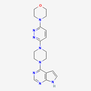 molecular formula C18H22N8O B12280927 4-[6-(4-{7H-pyrrolo[2,3-d]pyrimidin-4-yl}piperazin-1-yl)pyridazin-3-yl]morpholine 