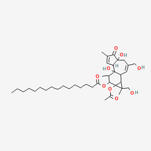 molecular formula C38H60O9 B1230278 [13-乙酰氧基-1,6-二羟基-8,12-双(羟甲基)-4,12,15-三甲基-5-氧代-14-四环[8.5.0.02,6.011,13]十五碳-3,8-二烯基]十六烷酸酯 