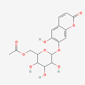 [3,4,5-Trihydroxy-6-(6-hydroxy-2-oxochromen-7-yl)oxyoxan-2-yl]methyl acetate