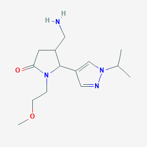 4-(aminomethyl)-1-(2-methoxyethyl)-5-[1-(propan-2-yl)-1H-pyrazol-4-yl]pyrrolidin-2-one