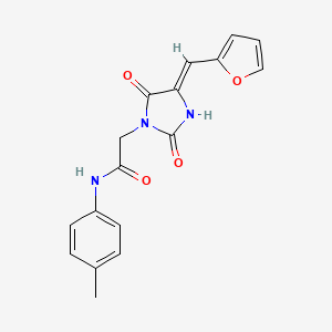 molecular formula C17H15N3O4 B1231489 2-[(4Z)-4-(furan-2-ylmethylidene)-2,5-dioxoimidazolidin-1-yl]-N-(4-methylphenyl)acetamide 