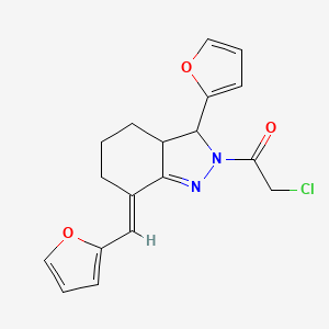 2-chloro-1-[3-(furan-2-yl)-7-(furan-2-ylmethylidene)-3,3a,4,5,6,7-hexahydro-2H-indazol-2-yl]ethan-1-one