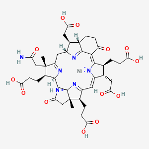 molecular formula C42H51N6NiO13- B1231687 {3,3',3''-[5-(2-amino-2-oxoethyl)-18,29-bis(carboxymethyl)-5,23-dimethyl-14,25-dioxo-9,26,27,28,30-pentaazaheptacyclo[19.5.1.1(3,6).1(8,11).1(16,19).0(1,23).0(10,15)]triaconta-6(30),9,15,19,21(27)-pentaene-4,17,22-triyl-kappa(4)N(9),N(27),N(28),N(30)]tripropanoato}nickel 