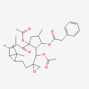 molecular formula C32H40O8 B12318551 [(3'Z)-1',11'-diacetyloxy-3',6',6',14'-tetramethyl-2'-oxospiro[oxirane-2,10'-tricyclo[10.3.0.05,7]pentadec-3-ene]-13'-yl] 2-phenylacetate 