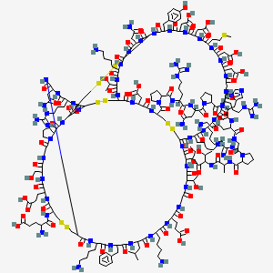 5-[[15a-[2-[[1-[[4-amino-1-[2-[[1-[[6-amino-1-[[2-[2-[[1-[(1-carboxy-2-hydroxypropyl)amino]-1-oxopropan-2-yl]carbamoyl]pyrrolidin-1-yl]-2-oxoethyl]amino]-1-oxohexan-2-yl]amino]-3-(1H-imidazol-5-yl)-1-oxopropan-2-yl]carbamoyl]pyrrolidin-1-yl]-1,4-dioxobutan-2-yl]amino]-5-carbamimidamido-1-oxopentan-2-yl]carbamoyl]pyrrolidine-1-carbonyl]-4a,35,44,62-tetrakis(4-aminobutyl)-26a,98-bis(2-amino-2-oxoethyl)-38-benzyl-56-butan-2-yl-29a,65,71-tris(3-carbamimidamidopropyl)-24,47-bis(2-carboxyethyl)-12a,77,80,86,89-pentakis(carboxymethyl)-7a,53-bis(1-hydroxyethyl)-21-(hydroxymethyl)-92-[(4-hydroxyphenyl)methyl]-68-methyl-41-(2-methylpropyl)-83-(2-methylsulfanylethyl)-2a,5a,8,8a,10a,11,13a,17,20,23,25a,26,28a,31a,33,36,39,42,45,48,51,54,57,60,63,66,69,72,75,78,81,84,87,90,93,96,99-heptatriacontaoxo-3,4,17a,18a,21a,22a,29,30-octathia-a,3a,6a,7,9a,10,11a,14a,16,19,22,24a,25,27a,30a,34,37,40,43,46,49,52,55,58,61,64,67,70,73,76,79,82,85,88,91,94,97-heptatriacontazapentacyclo[57.50.10.86,32.49,95.012,16]hentriacontahectan-27-yl]amino]-4-amino-5-oxopentanoic acid