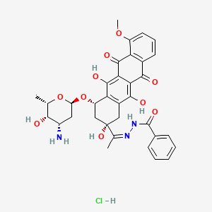 molecular formula C34H36ClN3O10 B1234536 N-[(Z)-1-[(2S,4S)-4-[(2R,4S,5S,6S)-4-氨基-5-羟基-6-甲基氧杂环己烷-2-基]氧基-2,5,12-三羟基-7-甲氧基-6,11-二氧代-3,4-二氢-1H-四苯并苯-2-基]乙叉亚氨基]苯甲酰胺；盐酸盐 
