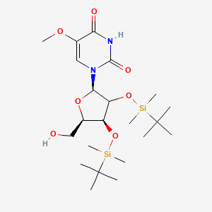 1-[(2R,4S,5R)-3,4-bis[[tert-butyl(dimethyl)silyl]oxy]-5-(hydroxymethyl)oxolan-2-yl]-5-methoxypyrimidine-2,4-dione