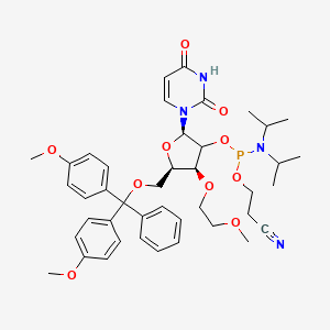 3-[[(2R,4S,5R)-5-[[bis(4-methoxyphenyl)-phenylmethoxy]methyl]-2-(2,4-dioxopyrimidin-1-yl)-4-(2-methoxyethoxy)oxolan-3-yl]oxy-[di(propan-2-yl)amino]phosphanyl]oxypropanenitrile