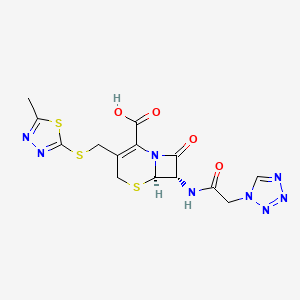 molecular formula C14H14N8O4S3 B1240580 (6R,7S)-3-[[(5-methyl-1,3,4-thiadiazol-2-yl)thio]methyl]-8-oxo-7-[[1-oxo-2-(1-tetrazolyl)ethyl]amino]-5-thia-1-azabicyclo[4.2.0]oct-2-ene-2-carboxylic acid 