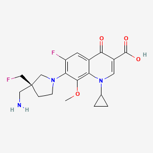 molecular formula C20H23F2N3O4 B1241120 7-[(3S)-3-(aminomethyl)-3-(fluoromethyl)pyrrolidin-1-yl]-1-cyclopropyl-6-fluoro-8-methoxy-4-oxoquinoline-3-carboxylic acid 