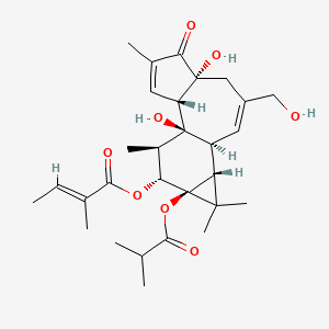 [(1S,2S,6R,10S,11R,13S,14R,15R)-1,6-dihydroxy-8-(hydroxymethyl)-4,12,12,15-tetramethyl-13-(2-methylpropanoyloxy)-5-oxo-14-tetracyclo[8.5.0.02,6.011,13]pentadeca-3,8-dienyl] (E)-2-methylbut-2-enoate