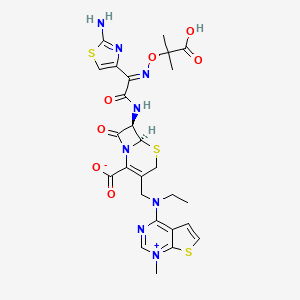 B1241907 (6R,7R)-7-[[(2E)-2-(2-Amino-1,3-thiazol-4-yl)-2-(2-carboxypropan-2-yloxyimino)acetyl]amino]-3-[[ethyl-(1-methylthieno[2,3-d]pyrimidin-1-ium-4-yl)amino]methyl]-8-oxo-5-thia-1-azabicyclo[4.2.0]oct-2-ene-2-carboxylate CAS No. 112606-65-2