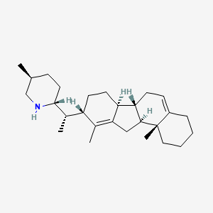 molecular formula C27H43N B1242338 藜芦胺 