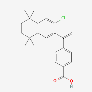 molecular formula C23H25ClO2 B1242956 4-[1-(3-Chloro-5,5,8,8-tetramethyl-5,6,7,8-tetrahydro-naphthalen-2-yl)-vinyl]-benzoic acid 