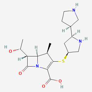molecular formula C18H27N3O4S B1244072 (4R,5S,6S)-6-[(1R)-1-hydroxyethyl]-4-methyl-7-oxo-3-[(3S,5S)-5-[(3S)-pyrrolidin-3-yl]pyrrolidin-3-yl]sulfanyl-1-azabicyclo[3.2.0]hept-2-ene-2-carboxylic acid 
