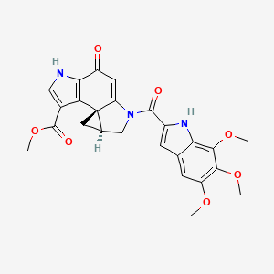 molecular formula C26H25N3O7 B1244651 methyl (1R,12S)-4-methyl-7-oxo-10-(5,6,7-trimethoxy-1H-indole-2-carbonyl)-5,10-diazatetracyclo[7.4.0.01,12.02,6]trideca-2(6),3,8-triene-3-carboxylate 