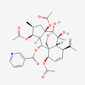 molecular formula C32H39NO11 B1246450 大戟 diterpenoid 2 