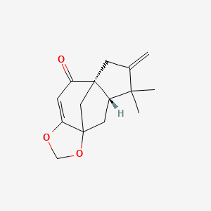 molecular formula C15H18O3 B1247026 (1R,10S)-11,11-二甲基-12-甲叉基-5,7-二氧杂四环[6.5.1.01,10.04,8]十四碳-3-烯-2-酮 