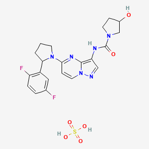 molecular formula C21H24F2N6O6S B12470883 (3S)-N-[5-[(2R)-2-(2,5-Difluorophenyl)-1-pyrrolidinyl]pyrazolo[1,5-a]pyrimidin-3-yl]-3-hydroxy-1-pyrrolidinecarboxamide sulfate 