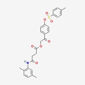 molecular formula C27H27NO7S B12472925 2-(4-{[(4-Methylphenyl)sulfonyl]oxy}phenyl)-2-oxoethyl 4-[(2,5-dimethylphenyl)amino]-4-oxobutanoate 