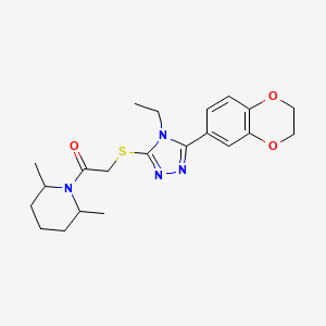 2-{[5-(2,3-dihydro-1,4-benzodioxin-6-yl)-4-ethyl-4H-1,2,4-triazol-3-yl]sulfanyl}-1-(2,6-dimethylpiperidin-1-yl)ethanone