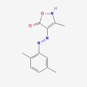 (4E)-4-[2-(2,5-dimethylphenyl)hydrazinylidene]-3-methyl-1,2-oxazol-5(4H)-one