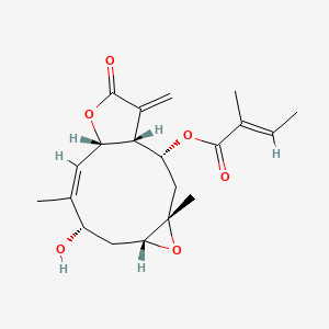molecular formula C20H26O6 B1252734 [(1R,2R,4S,6R,8S,9Z,11S)-8-羟基-4,9-二甲基-14-亚甲基-13-氧代-5,12-二氧杂三环[9.3.0.04,6]十四-9-烯-2-基] (E)-2-甲基丁-2-烯酸酯 