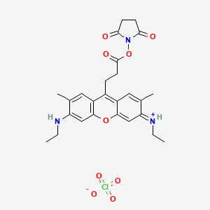 molecular formula C26H30ClN3O9 B1255738 N-[9-{3-[(2,5-dioxopyrrolidin-1-yl)oxy]-3-oxopropyl}-6-(ethylamino)-2,7-dimethyl-3H-xanthen-3-ylidene]ethanaminium perchlorate 
