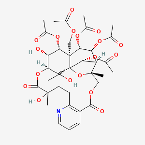molecular formula C36H45NO18 B1255778 (1S,18S,21S,22S,26S,19R,20R,23R,24R,25R)-22,23,25-Triacetyloxy-21-(acetyloxymethyl)-15,19,26-trihydroxy-3,15,26-trimethyl-6,16-dioxo-2,5,17-trioxa-11-azapentacyclo[16.7.1.0<1,21>.0<3,24>.0<7,12>]hexacosa-7,9,11-trien-20-yl acetate 