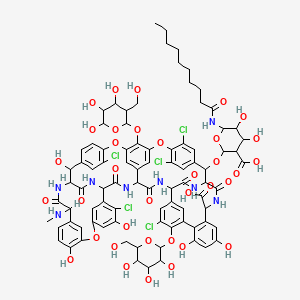 molecular formula C87H91Cl5N8O35 B1256692 2-[3-Carboxy-6-(decanoylamino)-4,5-dihydroxyoxan-2-yl]oxy-5,15,32,43,65-pentachloro-18,26,31,47,49-pentahydroxy-22-(methylamino)-21,35,38,54,56,59-hexaoxo-44-[3,4,5-trihydroxy-6-(hydroxymethyl)oxan-2-yl]oxy-64-[4,5,6-trihydroxy-3-(hydroxymethyl)oxan-2-yl]oxy-7,13,28-trioxa-20,36,39,53,55,58-hexazaundecacyclo[38.14.2.23,6.214,17.219,34.18,12.123,27.129,33.141,45.010,37.046,51]hexahexaconta-3,5,8,10,12(64),14,16,23(61),24,26,29(60),30,32,41(57),42,44,46(51),47,49,62,65-henicosaene-52-carboxylic acid CAS No. 137053-19-1