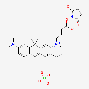 molecular formula C29H34ClN3O8 B1257883 9-(Dimethylamino)-1-{4-[(2,5-dioxopyrrolidin-1-yl)oxy]-4-oxobutyl}-11,11-dimethyl-2,3,4,11-tetrahydronaphtho[2,3-g]quinolinium perchlorate 
