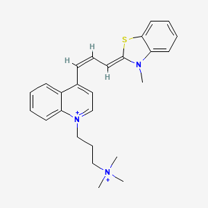 molecular formula C26H31N3S+2 B1263677 4-[3-(3-methyl-1,3-benzothiazol-2(3H)-ylidene)prop-1-en-1-yl]-1-[3-(trimethylammonio)propyl]quinolinium 