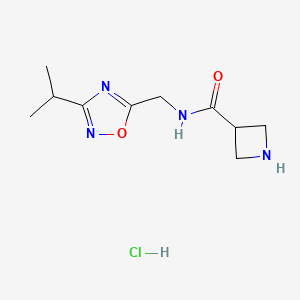 N-{[3-(propan-2-yl)-1,2,4-oxadiazol-5-yl]methyl}azetidine-3-carboxamide hydrochloride