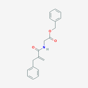 molecular formula C19H19NO3 B126954 苯甲基 2-(2-苯甲基丙-2-烯酰氨基)乙酸酯 CAS No. 87428-99-7