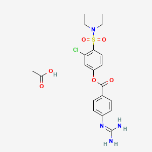 molecular formula C20H25ClN4O6S B12714687 Benzoic acid, 4-((aminoiminomethyl)amino)-, 3-chloro-4-((diethylamino)sulfonyl)phenyl ester, monoacetate CAS No. 111910-09-9