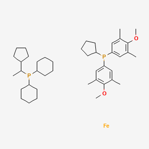 (1R)-1-[Bis(4-methoxy-3,5-dimethylphenyl)phosphino]-2-[(1R)-1-(dicyclohexylphosphino)ethyl]ferrocene