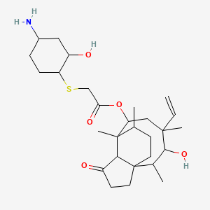 (4-Ethenyl-3-hydroxy-2,4,7,14-tetramethyl-9-oxo-6-tricyclo[5.4.3.01,8]tetradecanyl) 2-(4-amino-2-hydroxycyclohexyl)sulfanylacetate