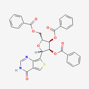 molecular formula C32H24N2O8S B12831747 (2R,3R,4R,5R)-2-((Benzoyloxy)methyl)-5-(4-oxo-3,4-dihydrothieno[3,4-d]pyrimidin-7-yl)tetrahydrofuran-3,4-diyl dibenzoate 