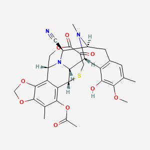 molecular formula C31H31N3O9S B12842935 (6R,6aR,7R,13S,14R,16R)-5-(Acetyloxy)-6,6a,7,13,14,16-hexahydro-8-hydroxy-9-methoxy-4,10,23-trimethyl-19,20-dioxo-6,16-(epithiopropanoxymethano)-7,13-imino-12H-1,3-dioxolo[7,8]isoquino[3,2-b][3]benzazocine-14-carbonitrile 