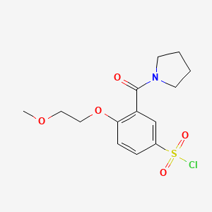 4-(2-Methoxyethoxy)-3-(pyrrolidine-1-carbonyl)benzene-1-sulfonyl chloride