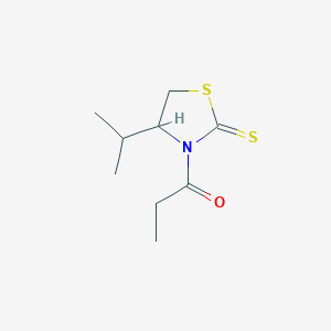 molecular formula C9H15NO2S B012854 1-[4-(丙-2-基)-2-硫代亚磺酰-1,3-噻唑烷-3-基]丙-1-酮 CAS No. 102831-92-5