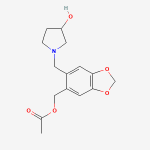 {6-[(3-Hydroxypyrrolidin-1-yl)methyl]-2H-1,3-benzodioxol-5-yl}methyl acetate