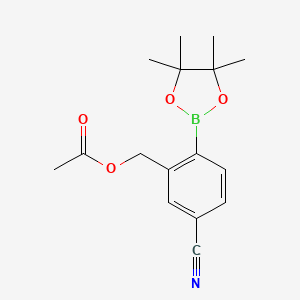 molecular formula C16H20BNO4 B12943012 5-Cyano-2-(4,4,5,5-tetramethyl-1,3,2-dioxaborolan-2-yl)benzyl acetate 