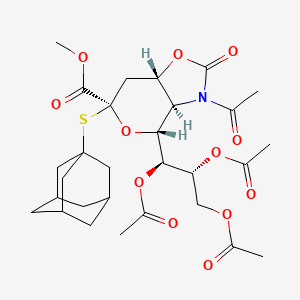 molecular formula C29H39NO12S B12946148 (1S,2R)-1-((3aR,4R,6R,7aS)-3-Acetyl-6-(adamantan-1-ylthio)-6-(methoxycarbonyl)-2-oxohexahydro-2H-pyrano[3,4-d]oxazol-4-yl)propane-1,2,3-triyl triacetate 