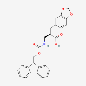 molecular formula C26H23NO6 B12950280 (R)-3-((((9H-Fluoren-9-yl)methoxy)carbonyl)amino)-2-(benzo[d][1,3]dioxol-5-ylmethyl)propanoic acid 