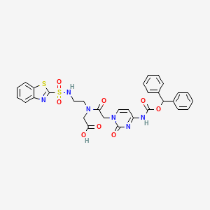 molecular formula C31H28N6O8S2 B12953562 2-(2-(4-(((Benzhydryloxy)carbonyl)amino)-2-oxopyrimidin-1(2H)-yl)-N-(2-(benzo[d]thiazole-2-sulfonamido)ethyl)acetamido)acetic acid 