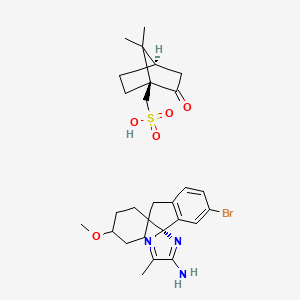 molecular formula C28H38BrN3O5S B12984264 (1r,1'R,4R)-6'-Bromo-4-methoxy-5''-methyl-3'H-dispiro[cyclohexane-1,2'-indene-1',2''-imidazol]-4''-amine ((1S,4R)-7,7-dimethyl-2-oxobicyclo[2.2.1]heptan-1-yl)methanesulfonate 